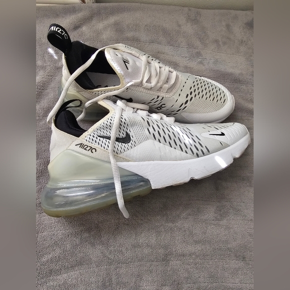 Nike Women's Air Max 270 Shoes - Picture 6 of 7